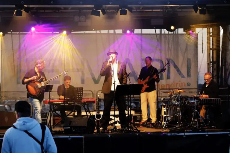 Grooviger Auftakt am Hafen